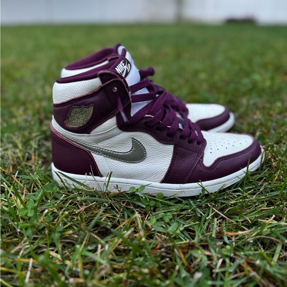 Air Jordan 'Bordeaux' 1 Retro High OG - Picture 2 of 5